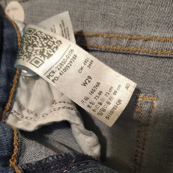 Levi's Classic High Rise Blue Jeans - Picture 2 of 9